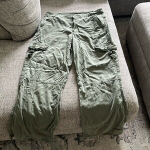 American Eagle Super High Rise Baggy Wide Leg Cargo Pant